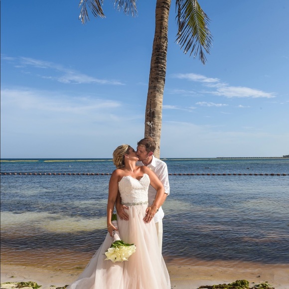 Meet your Posher, Elizabwth - Picture 3 of 3